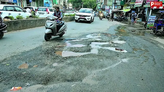 ग्वालियर में गड्ढों वाली सड़कों से निकलेंगी गणेश प्रतिमाएं, सुरक्षित विसर्जन को लेकर चिंता