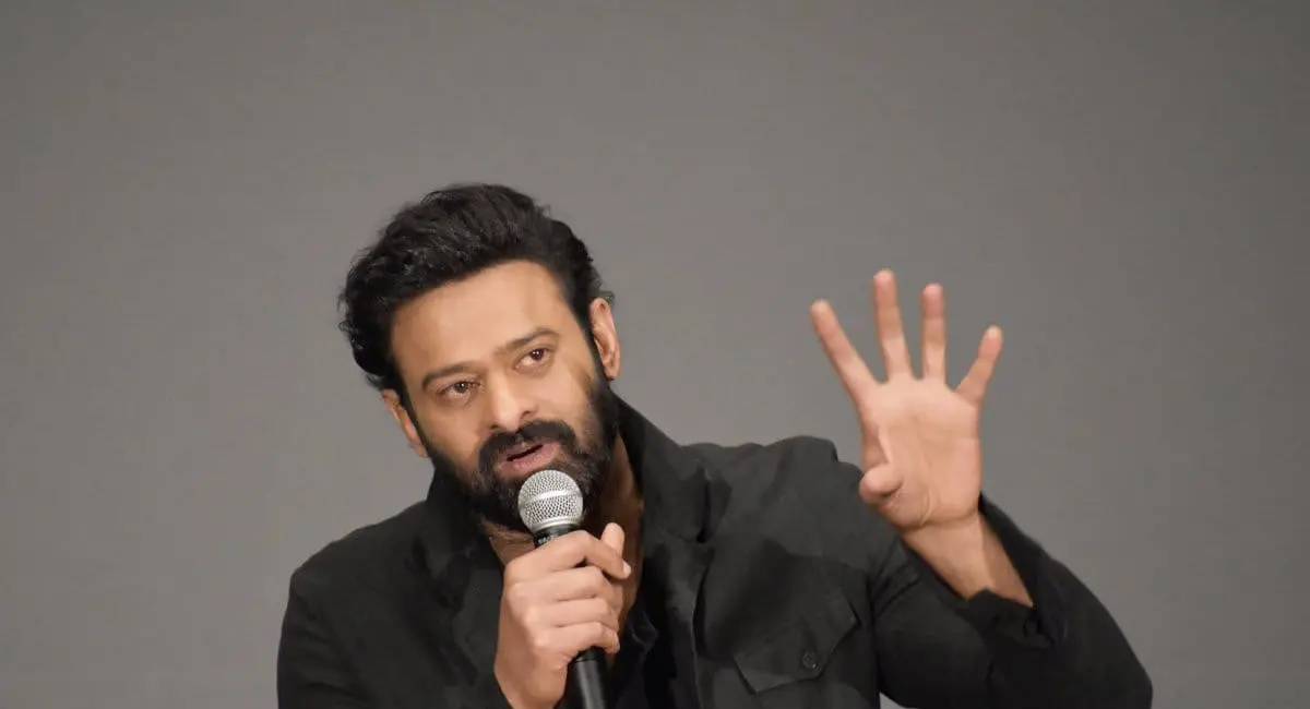 प्रभास की नई रणनीति, दो बड़े निर्देशकों के साथ लाएंगे पैन-इंडिया फिल्में