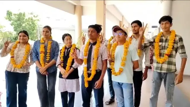 श्लोक प्रजापति बने साइंस टॉपर, 98.6% अंक किए प्राप्त, पिता करते हैं मजदूरी