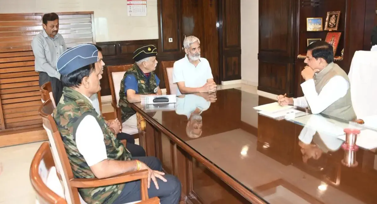 सीएम डॉ. मोहन यादव से मिले ट्विशा शर्मा के परिजन, मुख्यमंत्री ने हर संभव मदद का दिया भरोसा