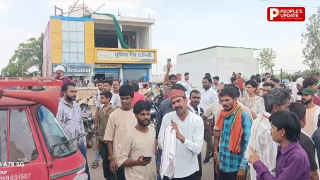गैस सिलेंडर नहीं मिलने से भड़के उपभोक्ता, नेशनल हाईवे-30 पर लगा जाम