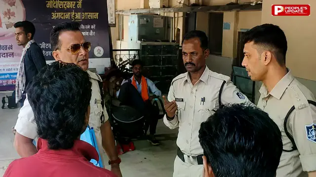 पुरानी रंजिश में चाकूबाजी, घायल युवक की अस्पताल ले जाते समय मौत; पिता-बेटे गिरफ्तार 