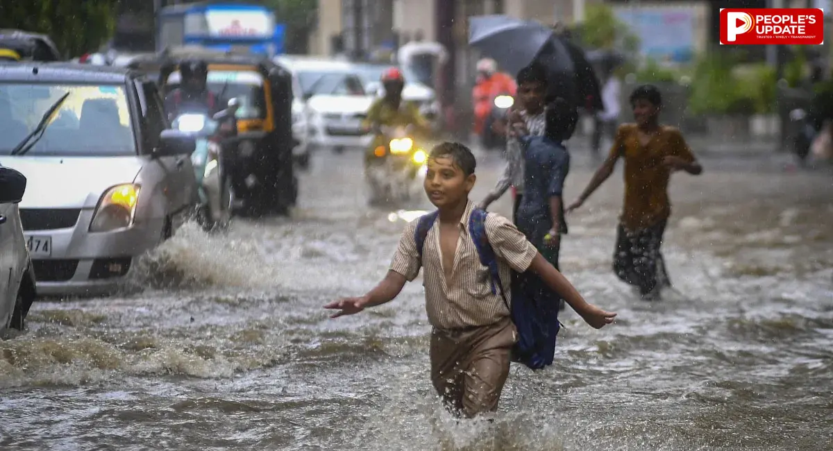 मुंबई में मूसलाधार बारिश, IMD ने जारी किया रेड अलर्ट; सड़कों का बुरा हाल