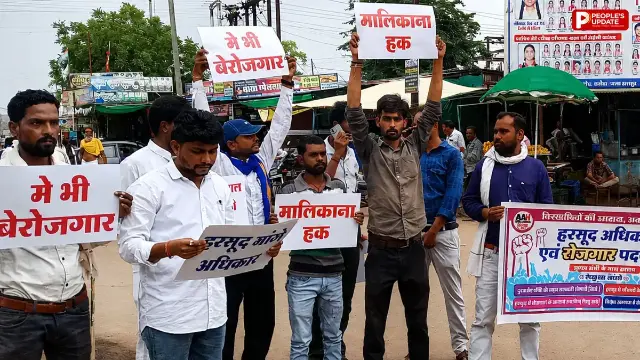 रोजगार और पट्टों के मालिकाना हक की मांग को लेकर मुख्यमंत्री के नाम सौंपा ज्ञापन