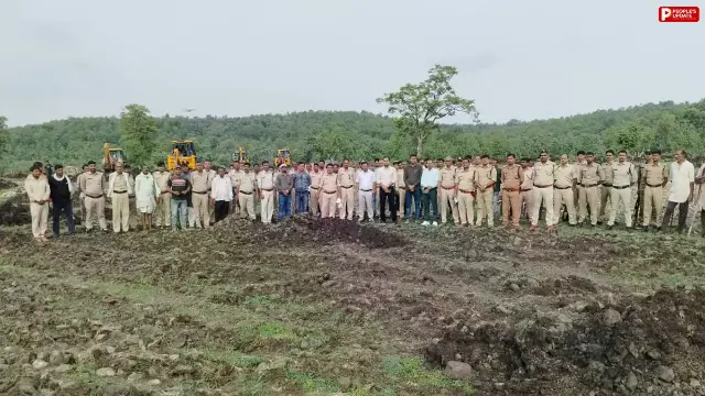 वन विभाग ने 120 बीघा भूमि से हटाया अतिक्रमण, 5 जेसीबी से हुई खुदाई