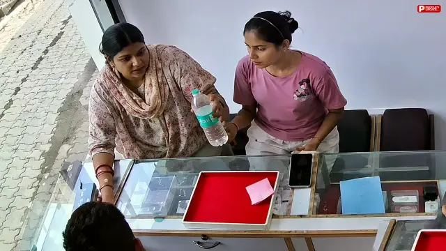 पुलिस ने दर्ज की FIR, युवती का मेरठ के अस्पताल में चल रहा इलाज