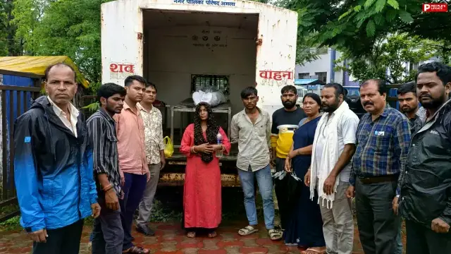 ट्रेन हादसे में मरे बेटे का शव नहीं ले जा सके परिजन, जनसेवा कल्याण समिति के सहयोग से हुआ अंतिम संस्कार