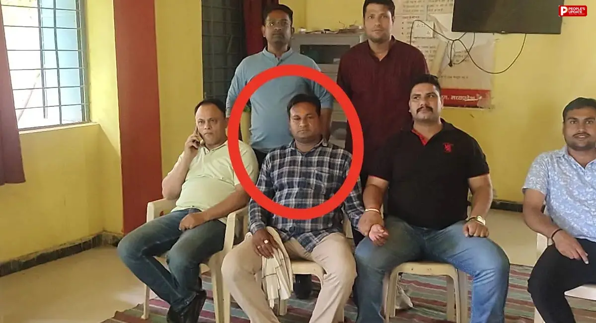 सागर लोकायुक्त की कार्रवाई, सहायक सचिव को 8 हजार रुपये रिश्वत लेते पकड़ा
