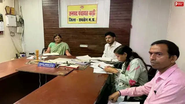 रायसेन: अपर मुख्य सचिव ने किया बाड़ी जनपद पंचायत का निरीक्षण, विकास कार्यों की समीक्षा की 
