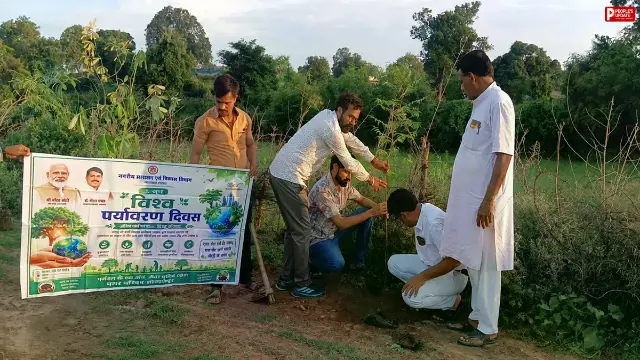 सोहागपुर: पलकमती नदी किनारे 150 पौधे लगाए, पर्यावरण सरंक्षण का दिया संदेश