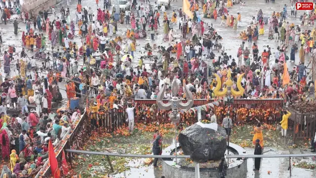 सीहोर: नर्मदापुरम से कुबेरेश्वरधाम पहुंचे डाक कांवड़िए, बारिश में भी नहीं थमे शिव भक्तों के कदम