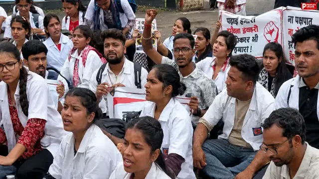 नर्सिंग छात्रों का भोपाल में प्रदर्शन, परीक्षा-डिग्री और छात्रवृत्ति की मांग; पुलिस ने पॉलिटेक्निक चौराहे पर रोका