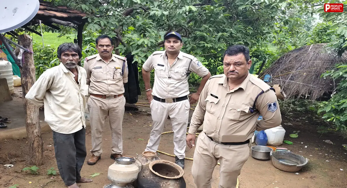 सोहागपुर पुलिस की कार्रवाई, 25 क्वार्टर देशी शराब जब्त; तीन आरोपी गिरफ्तार