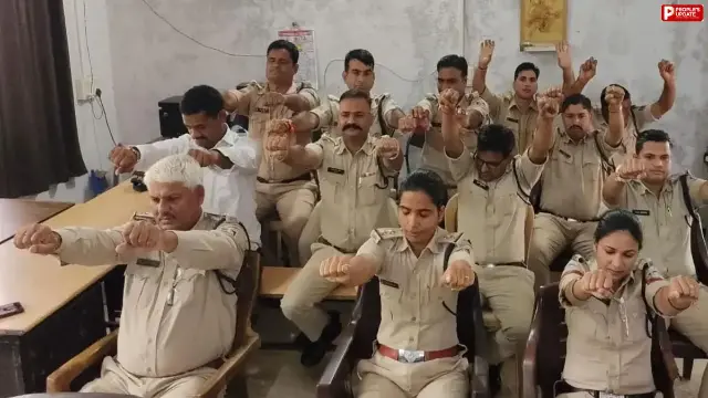 सीहोर पुलिस का थाना परिवार अभियान, तनाव भूलकर योग-ध्यान में जुटे पुलिसकर्मी
