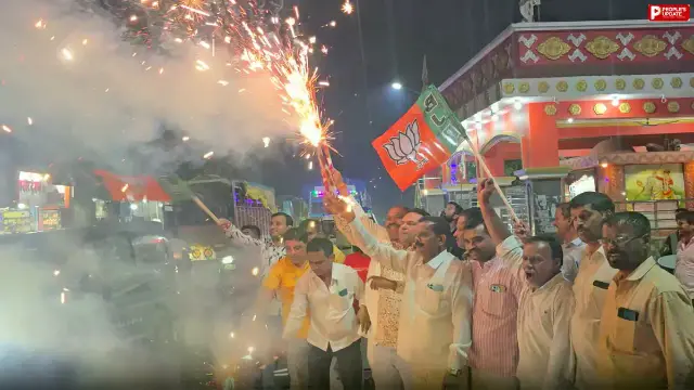 इंदौर-देपालपुर सड़क फोरलेन बनाने को कैबिनेट की मंजूरी, 700 करोड़ की लागत से बनेगी रोड; की गई आतिशबाजी