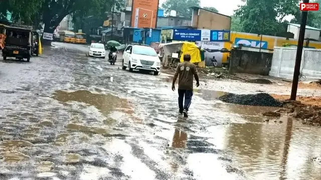सोहागपुर में भाजपा मंडल अध्यक्ष ने एसडीएम को सौंपा ज्ञापन, जर्जर सड़क बनाने की मांग