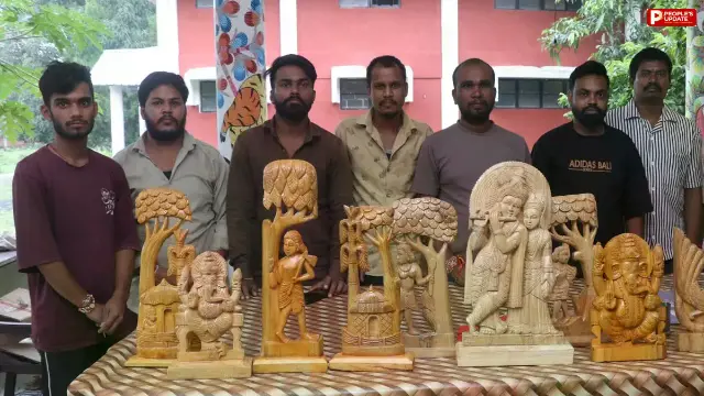 शहडोल के आदिवासी युवाओं को मिला हुनर का सहारा, नौकरी नहीं मिली तो काष्ठ शिल्प से बदली जिंदगी