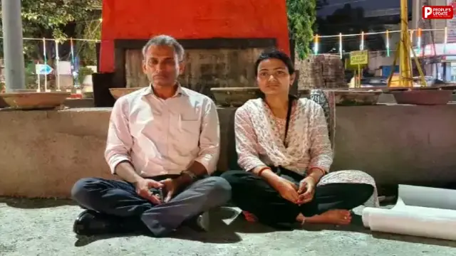 अवैध बैनर-पोस्टर के खिलाफ उपवास पर बैठे दंपति, 2018 की विज्ञापन नीति के बावजूद शहर में धड़ल्ले से लग रहे अवैध होर्डिंग