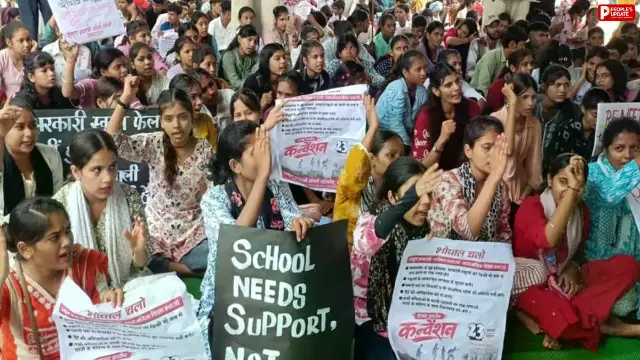 भोपाल में शिक्षक अभ्यर्थियों का आंदोलन 30वें दिन भी जारी, नरेंद्र के निर्जल अनशन का 9वां दिन