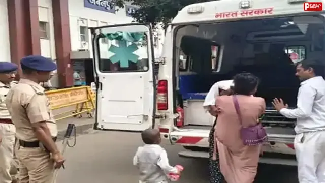 मां मोबाइल देख रही थी, चलती ट्रेन से गिरी डेढ़ साल की बच्ची; यात्रियों ने चेन खींचकर बचाया