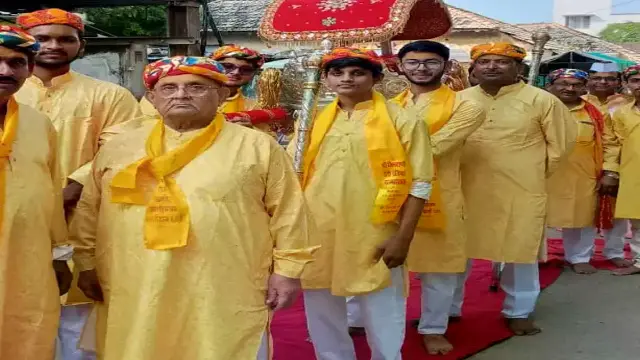 पर्यूषण पर्व के समापन पर सोहागपुर में निकली पालकी शोभायात्रा, भजन-कीर्तन के बाद प्रसाद बांटा गया