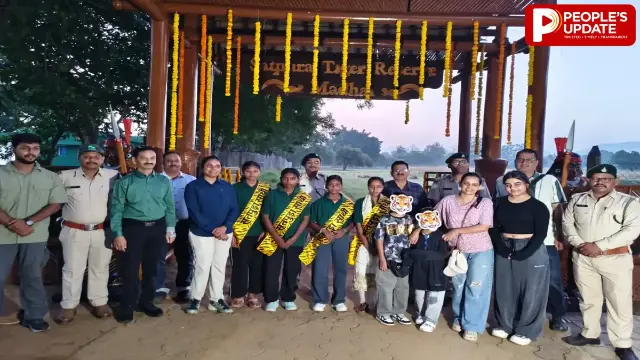 मढ़ई के गेट खुले, सतपुड़ा टाइगर रिजर्व में लौटी रौनक; पर्यटकों का फूलों से हुआ स्वागत