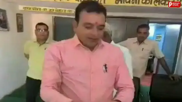 मैहर के पीएम श्री स्कूल में जल छिड़कने के वीडियो पर विवाद, भीम आर्मी ने लगाया शुद्धिकरण का आरोप