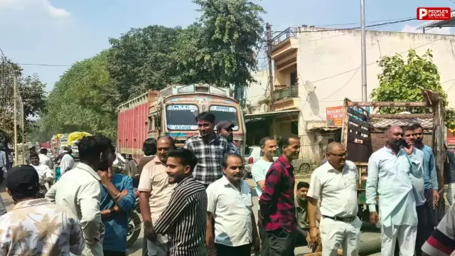 सीहोर: खराब सड़क से परेशान लोगों ने किया चक्काजाम, 30 करोड़ की सड़क उखड़ी