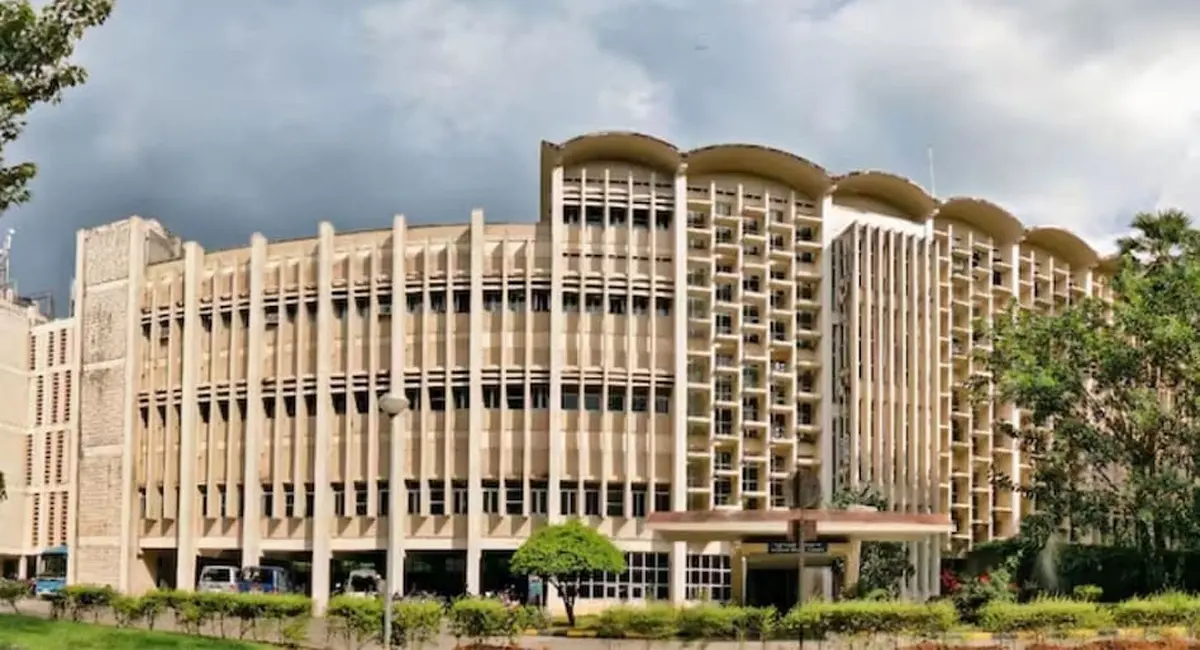 IIT बॉम्बे ने बदला हॉस्टल मेस का मेनू, तला खाना बंद, आइसक्रीम-मिल्कशेक शुरू