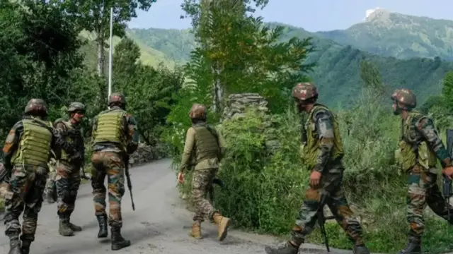 एक आतंकी ढेर, दूसरे दिन भी जारी सर्च ऑपरेशन