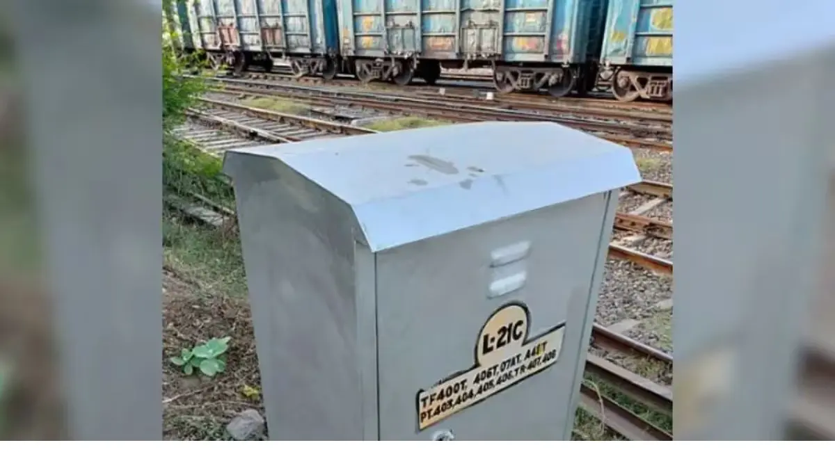 पटरी किनारे दिखने वाले ये बॉक्स क्या हैं? जानिए कैसे बचाते हैं ट्रेन हादसे