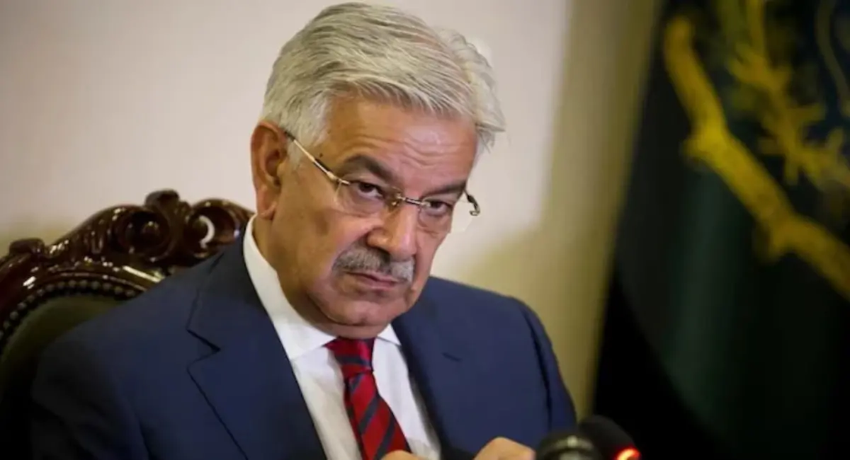 ख्वाजा आसिफ के बदले तेवर, बयानबाजी के बाद बैकफुट पर पाकिस्तान