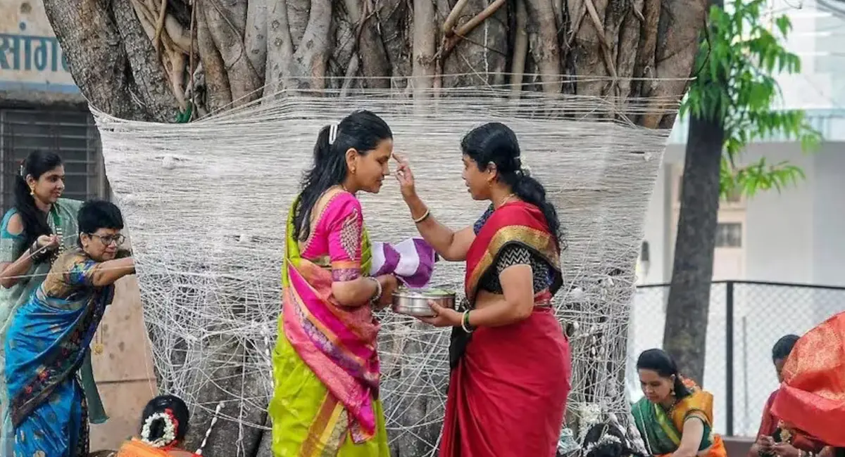 आज नहीं, कल रखा जाएगा वट सावित्री व्रत; जानिए सही तिथि, शुभ मुहूर्त और पूजा का महत्व