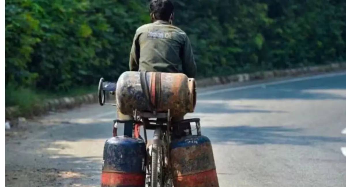 कमर्शियल LPG सिलेंडर हुआ सस्ता; जानिए आपके शहर में क्या है नया रेट
