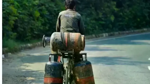 कमर्शियल LPG सिलेंडर हुआ सस्ता; जानिए आपके शहर में क्या है नया रेट