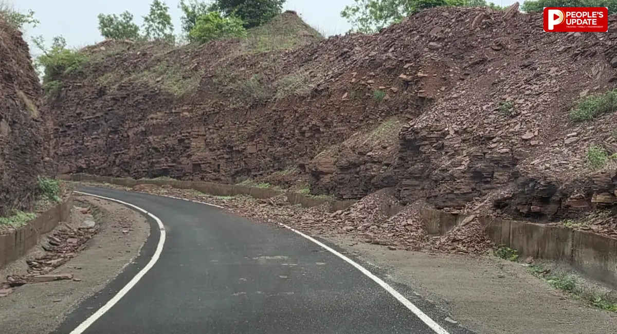 बम्हनी-जमुनिया मार्ग पर बढ़ा हादसे का खतरा