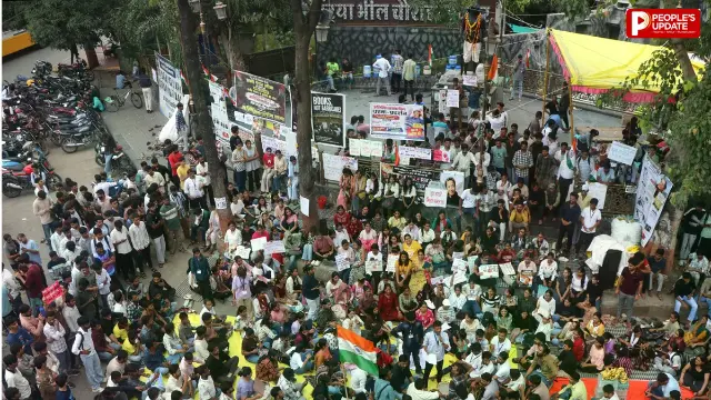 टंट्या भील प्रतिमा पर जुटी भीड़; धर्मेंद्र प्रधान के इस्तीफे की मांग