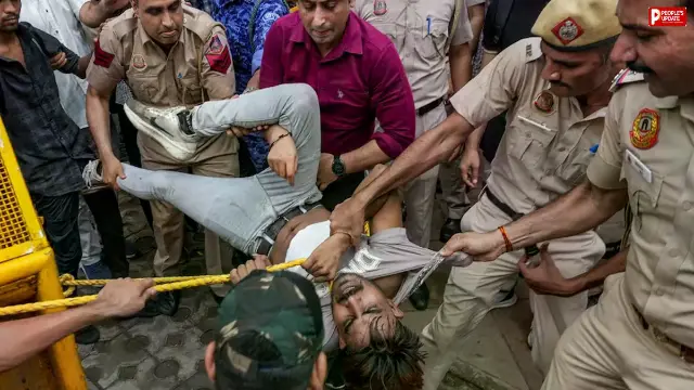 FIR पर दंडात्मक कार्रवाई पर रोक; केंद्र और 7 राज्यों से मांगा जवाब
