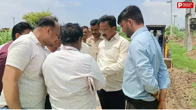 DM के आदेश पर अतिक्रमण हटाया; पक्के निर्माण के लिए 7 दिन का नोटिस