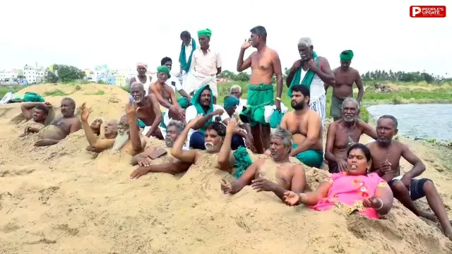 रेत में दबकर किसानों का प्रदर्शन, तमिलनाडु के लिए पानी छोड़ने और 1 लाख करोड़ मुआवजे की मांग