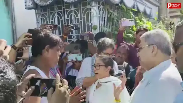 ममता बनर्जी के काफिले पर हमला! गाड़ी पर फेंका कीचड़-जूता, विरोध के बीच TMC कार्यकर्ता के घर पहुंचीं पूर्व CM