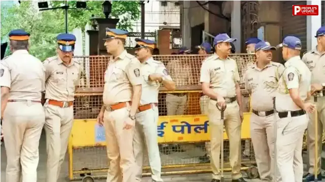 मुंबई के नेवी नगर में नौसेना कर्मी, पत्नी और 2 बच्चों की मौत, हत्या-आत्महत्या की गुत्थी में उलझी पुलिस