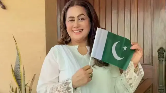 पाकिस्तानी एक्ट्रेसेस ने भारतीय देशभक्ति गाने पर लहराया PAK झंडा, वायरल वीडियो के बाद ट्रोलिंग