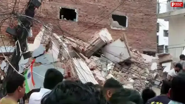 दिल्ली के सत्य निकेतन में 3 मंजिला इमारत भरभराकर गिरी, मलबे में लोगों के दबे होने की आशंका