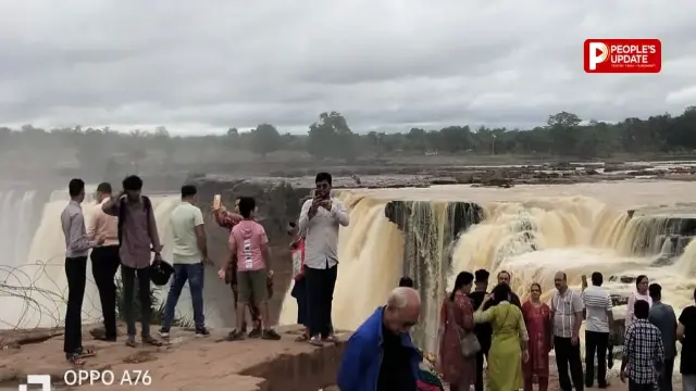 चित्रकोट जलप्रपात फिर हुआ गुलजार, मानसून में उमड़ी पर्यटकों की भारी भीड़