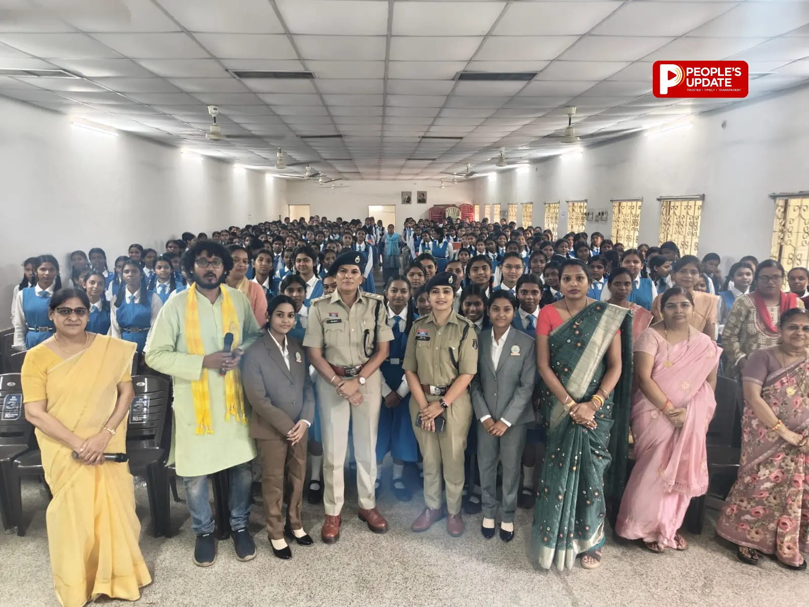 रायपुर पुलिस ने स्कूली छात्राओं को दिया सुरक्षा का मंत्र, ट्रैफिक साइबर और महिला सुरक्षा की सिखाई पाठ