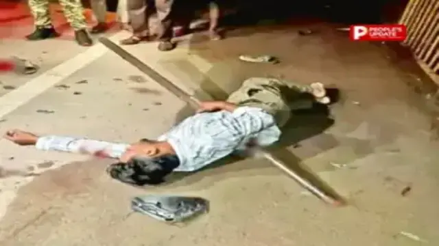 एनएच पर टूटी रेलिंग बनी जानलेवा, दो युवकों के शरीर में घुसा सात फीट लंबा लोहे का पाइप; ठेकेदार और जिम्मेदार एजेंसियों की लापरवाही पर उठे सवाल