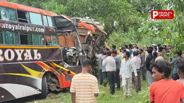 बस-ट्रक की आमने-सामने भिड़ंत, दोनों ड्राइवर केबिन में फंसे,दर्जनभर से ज्यादा घायल