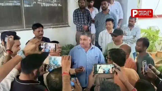 अंबिकापुर की बदहाल सड़कों पर फूटा गुस्सा, ग्रामीणों ने किया मंत्री के बंगले का घेराव,मंत्री बोले- ‘मैं खुद शर्मिंदा हूं’