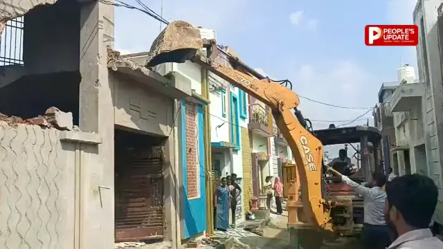 रावतपुरा फेस-2 में चला निगम का बुलडोजर, बिना नक्शे बने 40 मकानों पर कार्रवाई